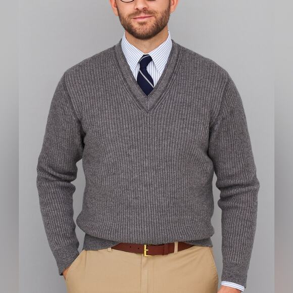 L.L. Bean VINTAGE Men's 100% Lambswool V-Neck Sweater Gray Size Large - Picture 1 of 9
